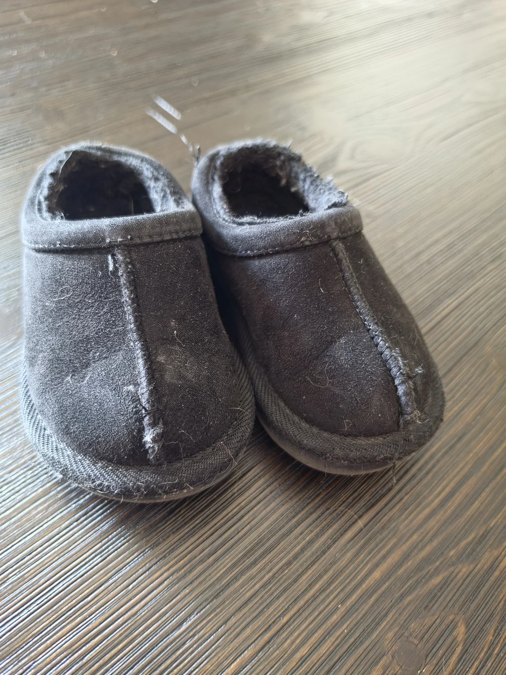 Kids Black Cozy Slip-On Slippers T6
